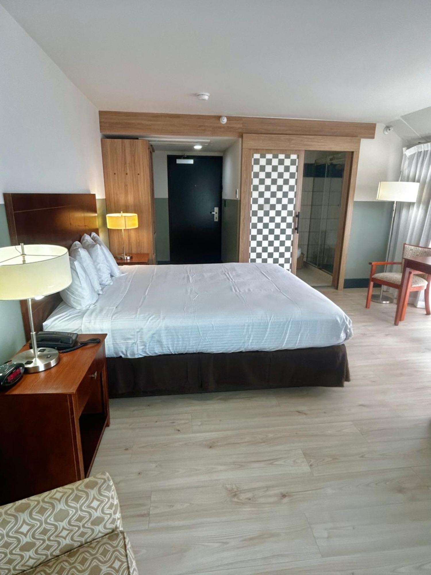 Huntington Beach Inn Bagian luar foto